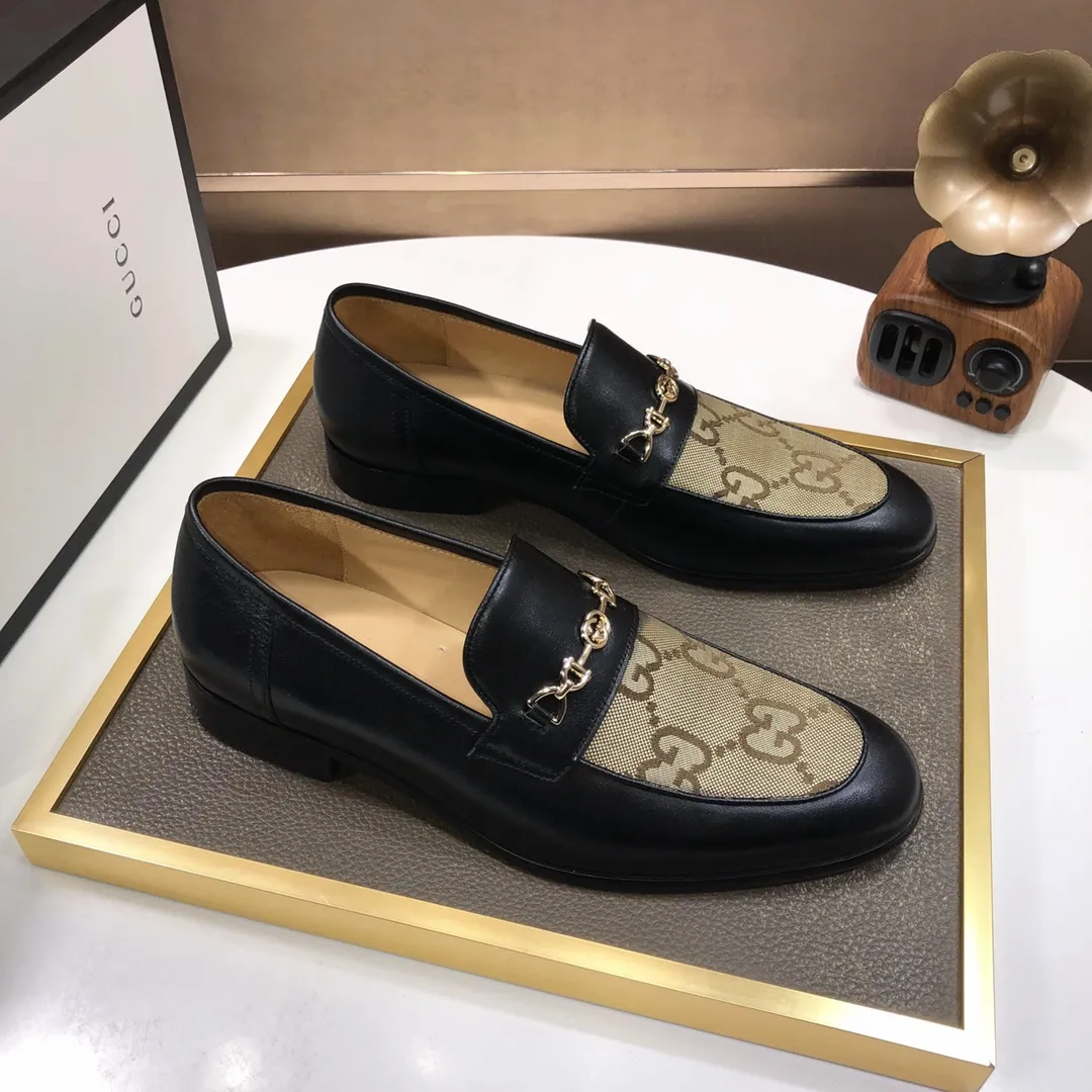 Factory batch 500💰Italy’s top luxury men’s shoe giant (GUCCI) (Gucci) (full cowhide lining) new arrival🍃Original European style🔰 Pleasant to the eye😍In order to make the shoes more durable and non-deformable🌀The production continues to follow traditional methods but there is still no lack of innovation💪The original sheepskin is selected for the leather♻️Smooth, natural and extra bright⭐Made of imported cowhide The rich man’s first choice 38-45 (45 customized)